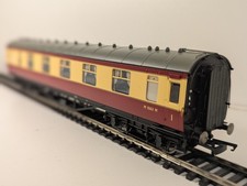 Hornby R4447 OO Gauge BR (Ex-LMS) Corridor First Class Coach