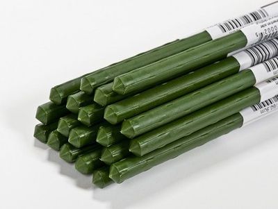 ST3 3 ft x 5/16'' Green Plastic Coated Sturdy Plant Stakes - 300 Pack