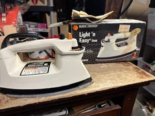 Vintage 1987 Black & Decker Light N’ Easy Spray Steam Dry Iron F392WHD