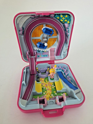 Vintage Polly Pocket Bluebird Toys ''Fun Fair'' 1 figure 3.5 x 3.5'' size pink 1989