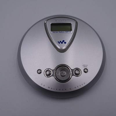 Sony D NE300 Discman Walkman Silber CD Spieler G Protection Proof Zustand gut