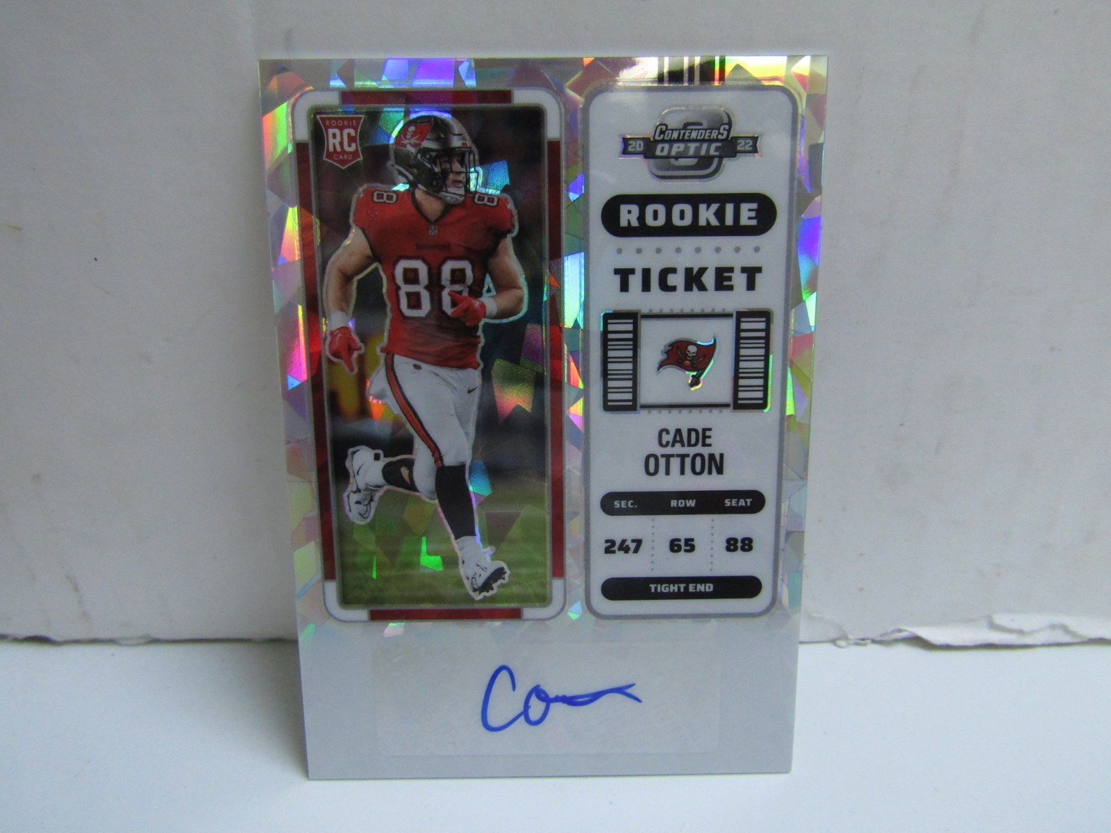 2022 Contenders Optic #148 Cade Otton Cracked Ice Ticket Auto RC /22 Buccaneers