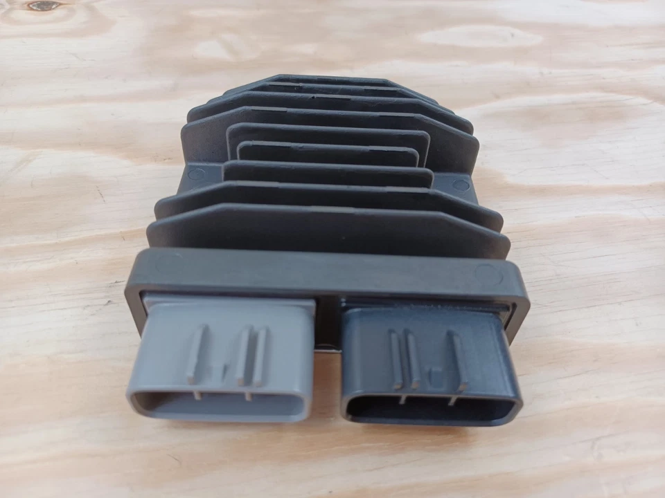 Rectificador regulador genuino Honda CBR 650 R RA 2021 - 2023 Foto 2 de 4