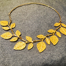 Gold-Tone Metal Leaf Branch Statement Choker Necklace Hook Closure No Stone
