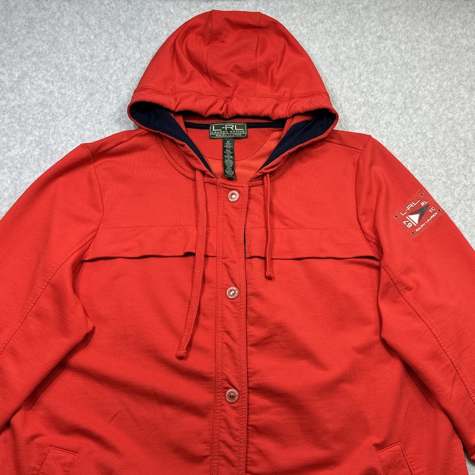 Chaqueta Lauren Ralph Lauren Plus 2X Roja Capucha a Presión Navegación RL YC Coastal Chic Preparación Foto 3 de 4