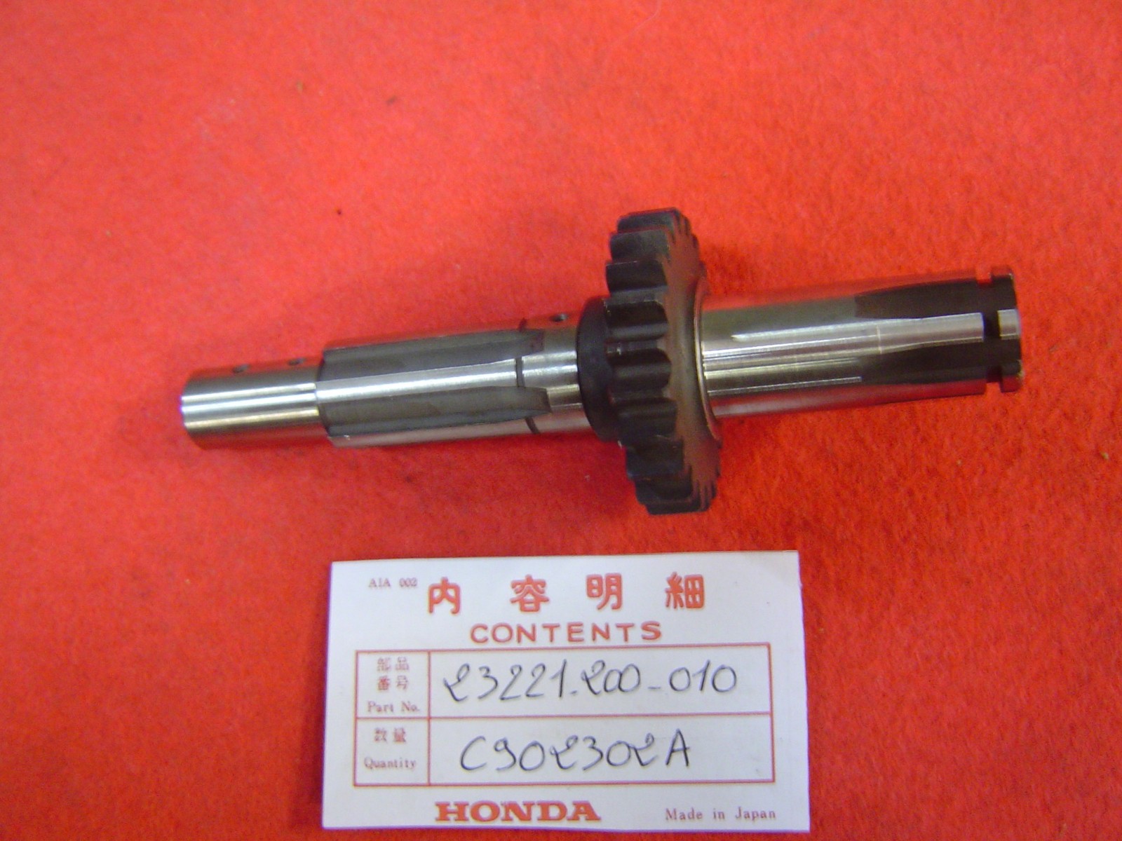 Arbre de sortie de boite (22dts) de C92-C95 ref C902302A pour pignon de transmission