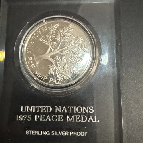 1975 UN Peace Medal Proof .82 Oz Sterling/.75 Oz Silver!