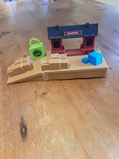 TOMY TRACKMASTER MARON STATION AND PLATFORM WITH PARCELS AND PACKAGES.