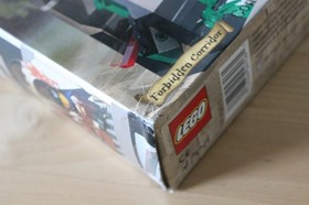 NEW/SEALED/DAMAGED BOX LEGO 4706 Harry Potter Forbidden Corridor 2001