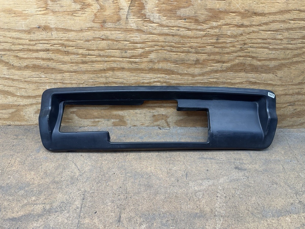 つぐみ5539ページ 2011-2022 JEEP GRAND CHEROKEE REAR BUMPER TRAILER HITCH BEZEL OEM