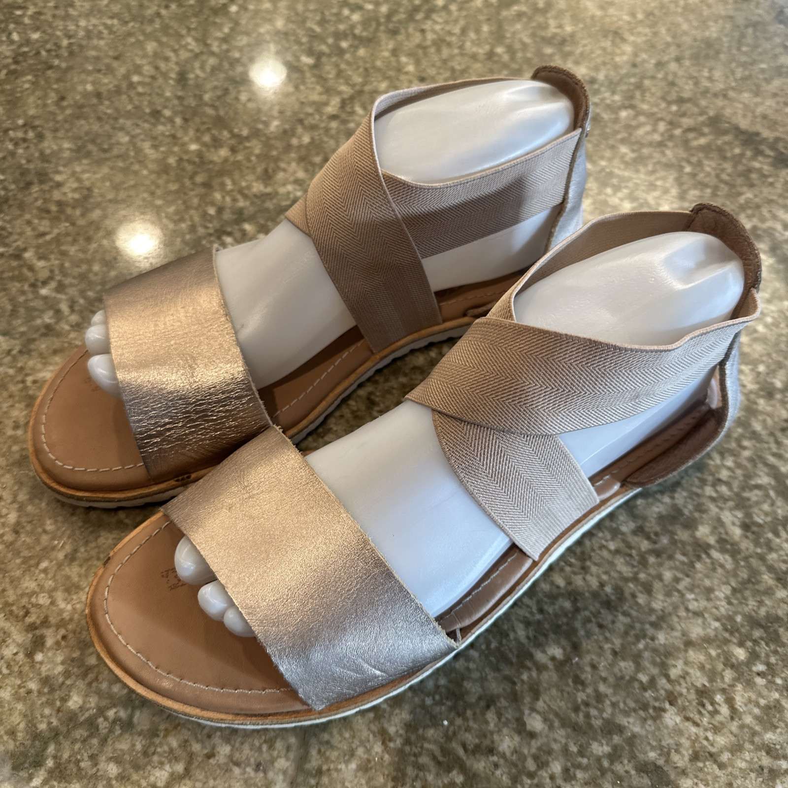 Sorel Women's Size 9 Gold Metallic Stretch Strappy Flat Sandals