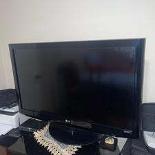 Selling A Used LG 42LH20 42-inch LCD TV. It's In Good Working Condition See Pics