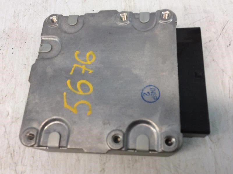 Módulo de control informático de dirección asistida Toyota Prius C 14 2014 OEM VIN B3 V Foto 3 de 4