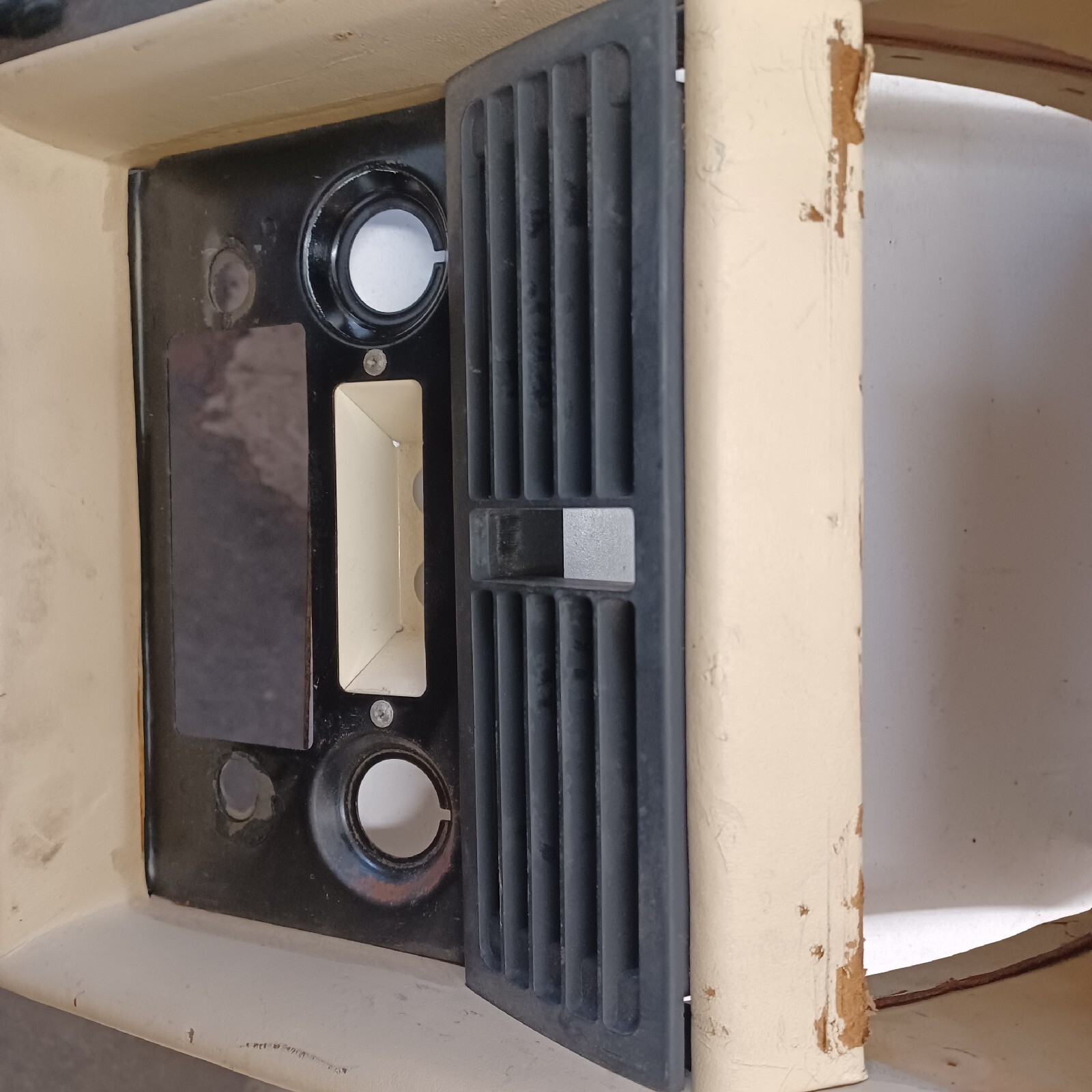 1980 ROLLS ROYCE SILVER SHADOW II CENTER CONSOLE UNDER DASH USED
