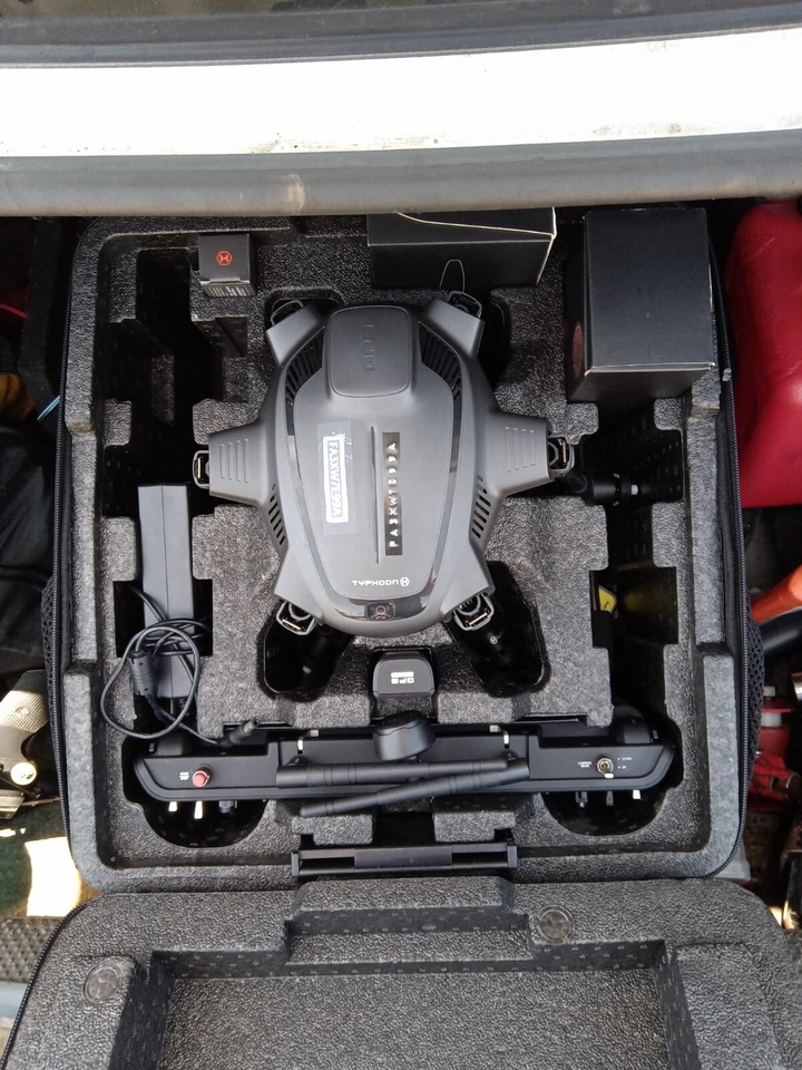 Yuneec  Typhoon H Hexacopter with realteck 4K Camera - backpack included - Image 3 of 4