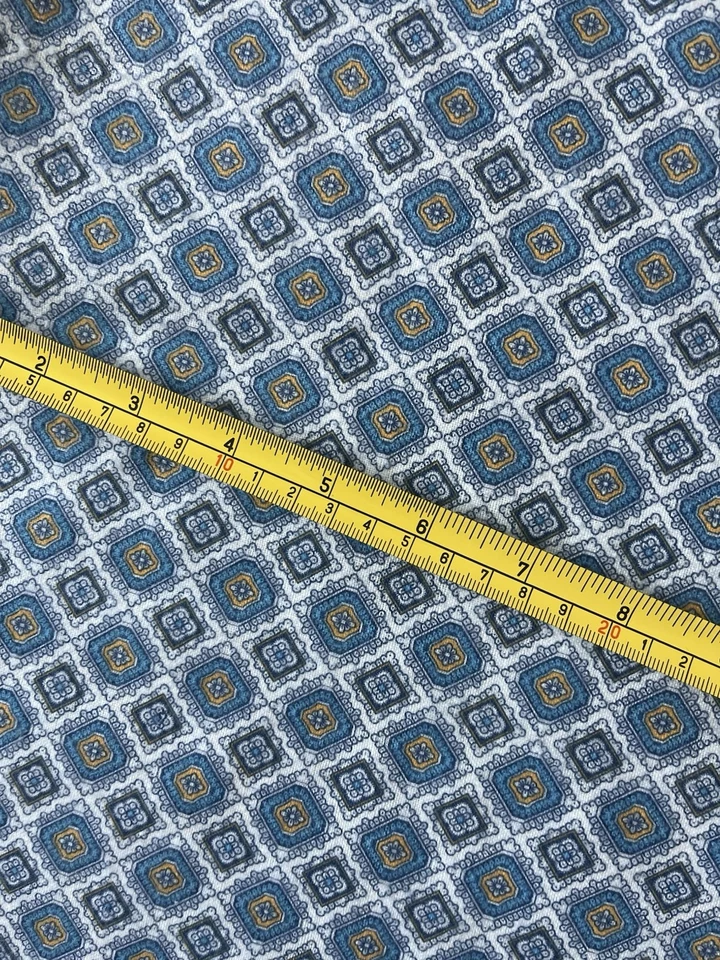Сине-белая серая фланелевая ткань с повторяющимся геометрическим узором 44 дюйма x 88 дюймов - Изображение 3 из 3