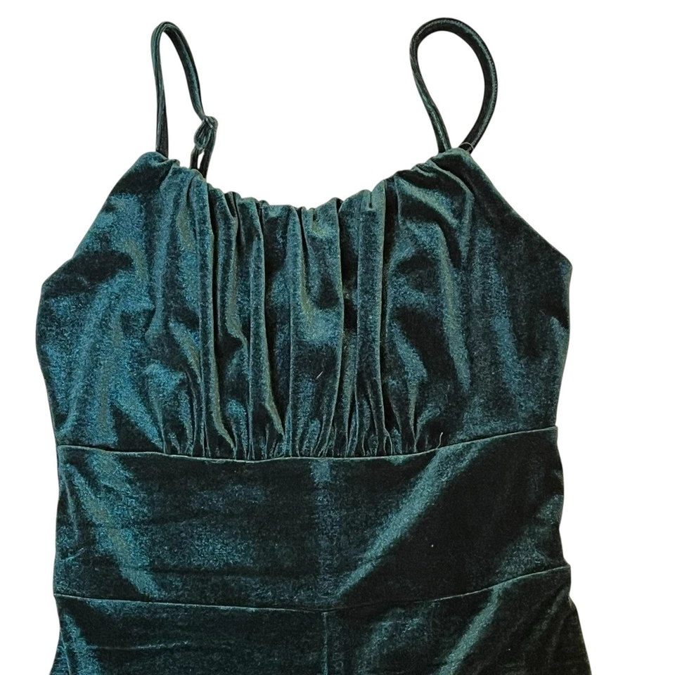 Mono de terciopelo Shein para mujer talla XS verde con tiras vacaciones noche nuevo sin etiquetas Foto 3 de 4