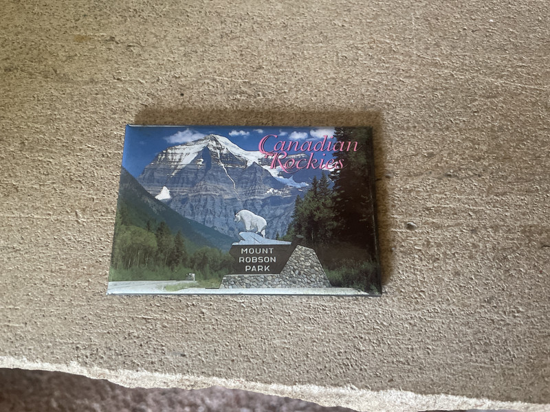CANADIAN ROCKIES MOUNT ROBSON PARK SOUVENIR MAGNET COLLECTIBLE