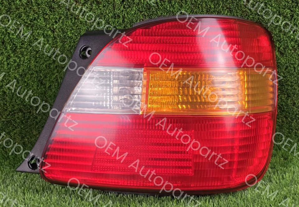 Luces traseras exteriores izquierda y derecha OEM LEXUS GS300 GS400 1998-2005 usadas Foto 4 de 4