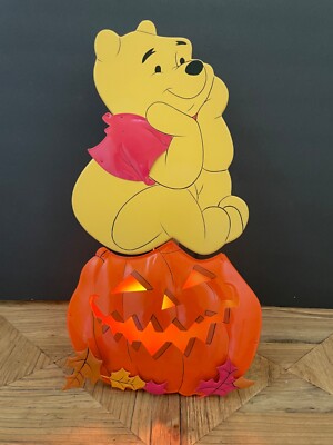 DISNEY WINNIE THE POOH AUTUMN LEAVES HALLOWEEN LIGHTED