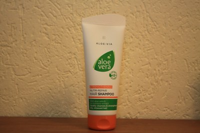 92,45 /L   LR Aloe Vera Nutri-Repair Haarshampoo  1 x 200 ml Shampoo