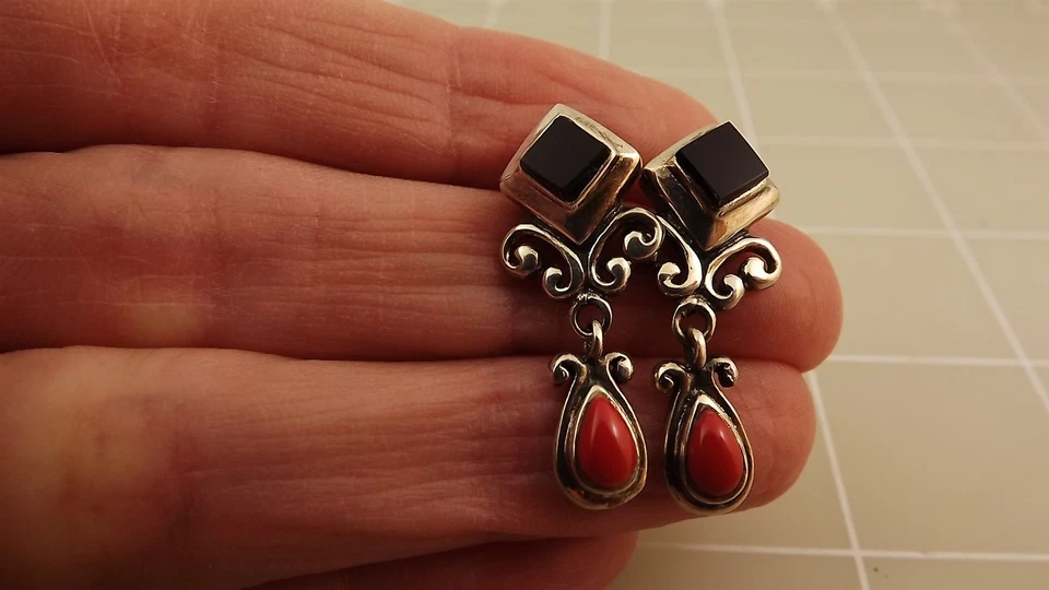 Pendientes colgantes de plata de ley 925 con coral y ónix negro de 5,8 gramos Foto 2 de 3