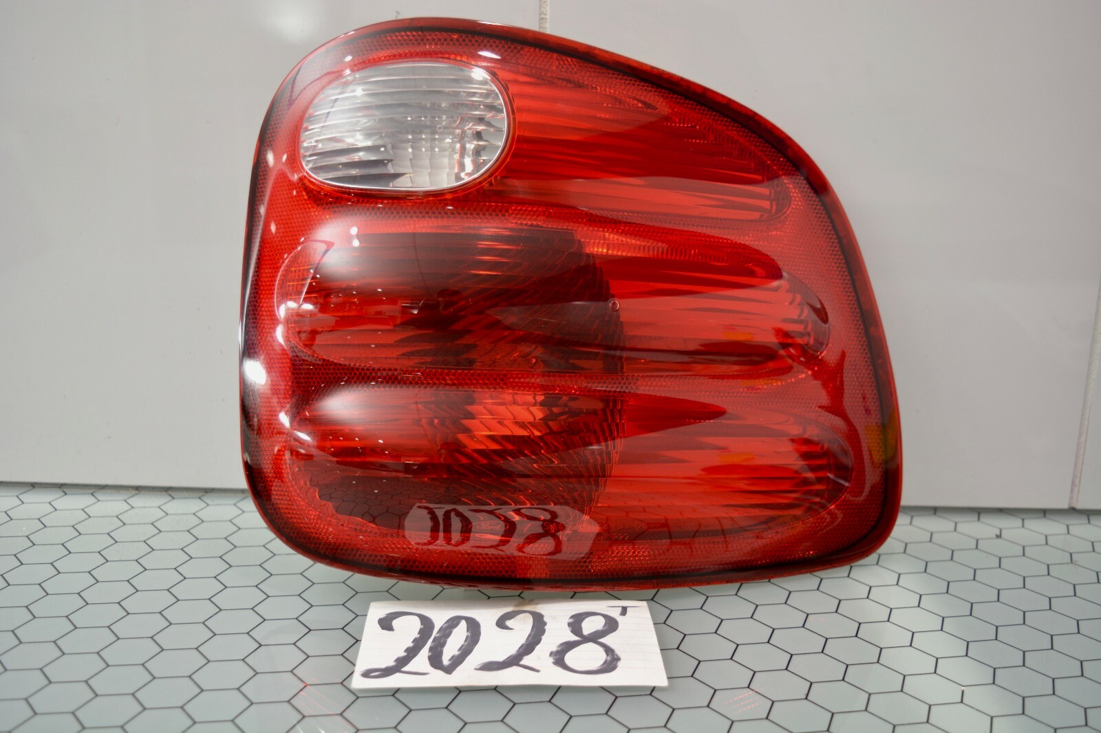 00 01 02 03 04 Ford F-150 F150 PASSENGER Side Tail Light Used Rear Lamp #2028-T 