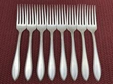 8 Dinner Forks 1915 LUFBERRY Wm Rogers Mfg AA International Silverplate 7 3/8”