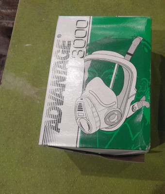 ADVANTAGE Medium 3000 Model 3200 TWIN-PORT Full Face Respirator