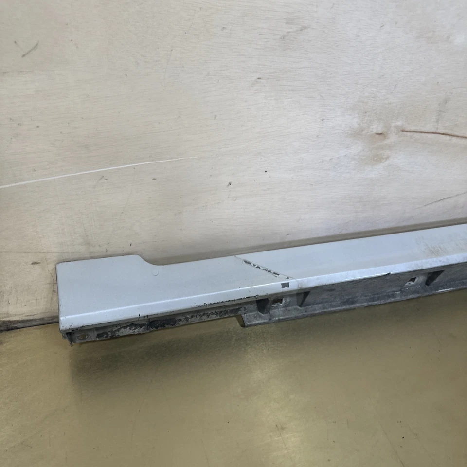 Saia lateral esquerda painel balancim concha branca 2012 - 2016 Subaru Impreza fabricante de equipamento original - Imagem 2 de 4