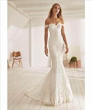 Pronovias Ivory Lace Sweetheart Sleeveless Mermaid Wedding Dress Train 12