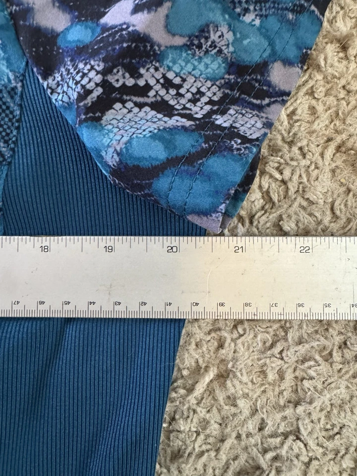 Women’s Koi Lite Stretch Nurses Scrubs Top Size L - Image 4 of 4