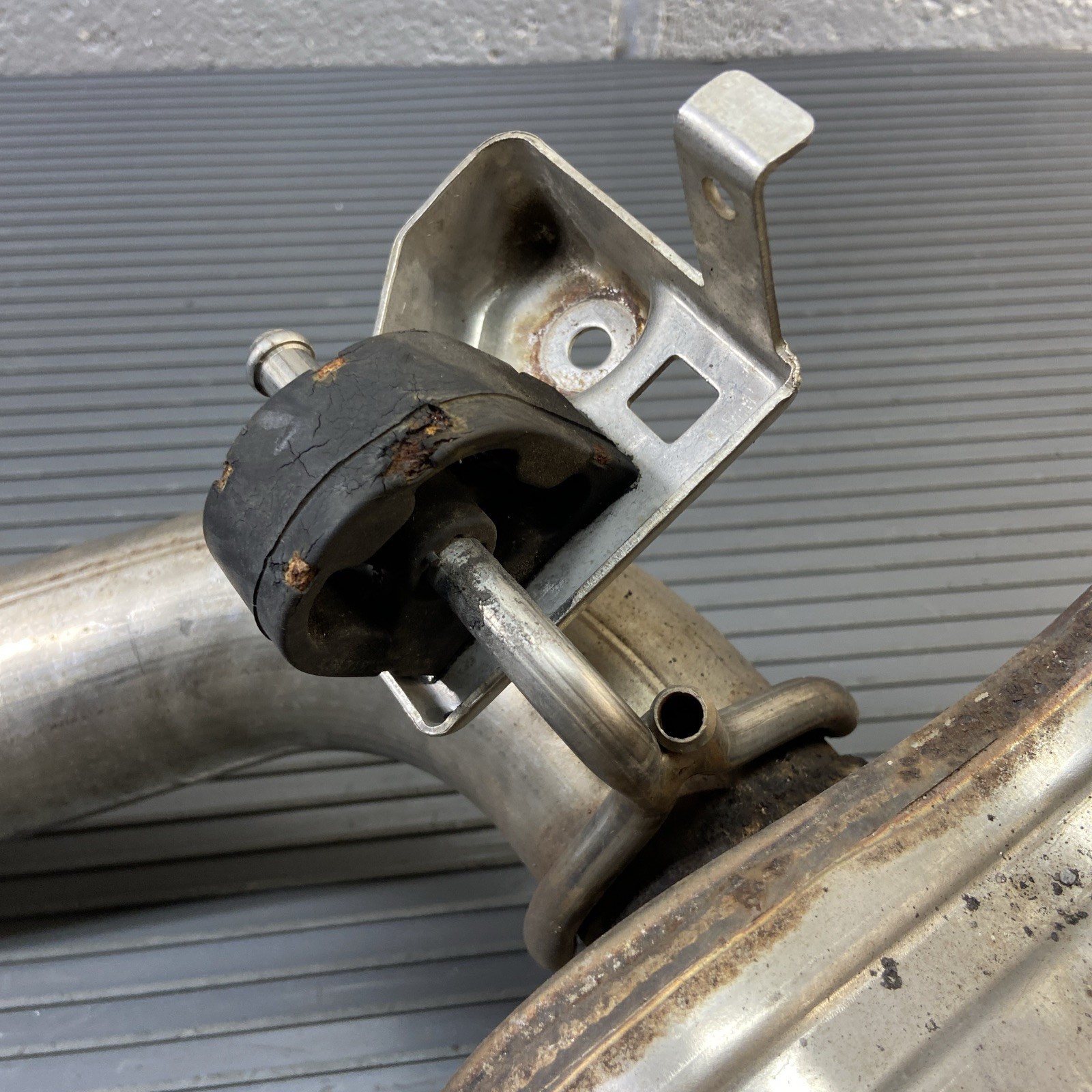 2014-2019 Maserati Ghibli 3.0L Rear Right Exhaust Muffler OEM System