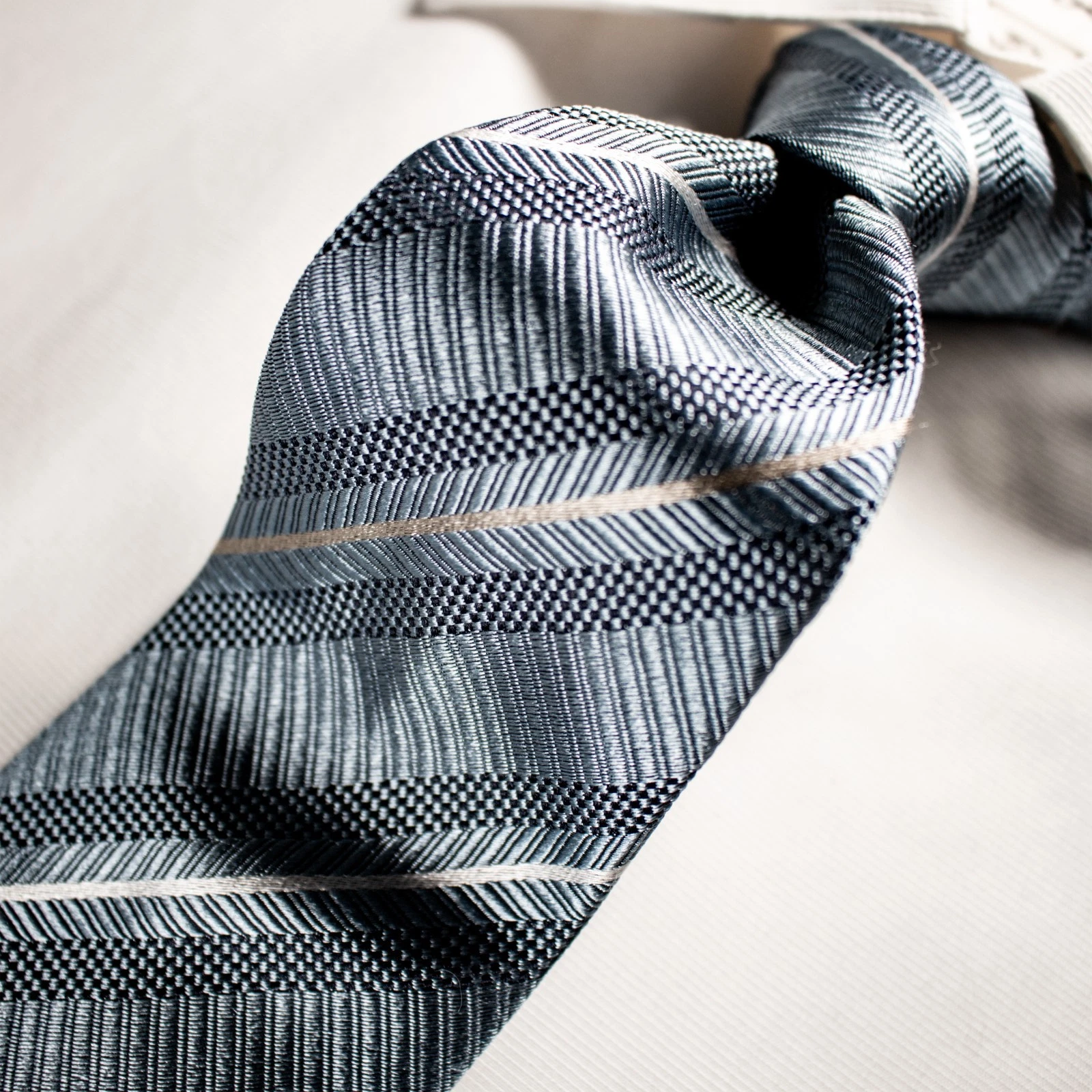 Giorgio Armani — GIORGIO ARMANI New Aqua Blue White Ivory Striped Woven Silk Necktie 58"L x 3.5"W