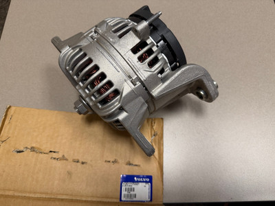 NOS Genuine Volvo Alternator VOE11170321 Diesel Penta Loader 24V 80A Bosch