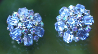 Vintage :*WEISS*: ROUND ALLURING BLUES CLIP EARRINGS GORGEOUS BEDAZZLING STONES