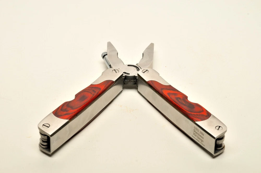 10-in-1 Multi-Tool with Durable Jeep Carry Case  