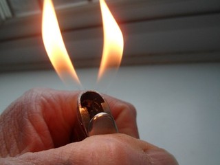 VINTAGE GAS TWIN FLAME POCKET LIGHTER WORKING CONDITION LOOK £1 ONLY LOOK £1