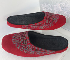 Acorn Mule Slippers Wo's Size 9  Linings: 100  Wool  Slip On Embroidery NEW