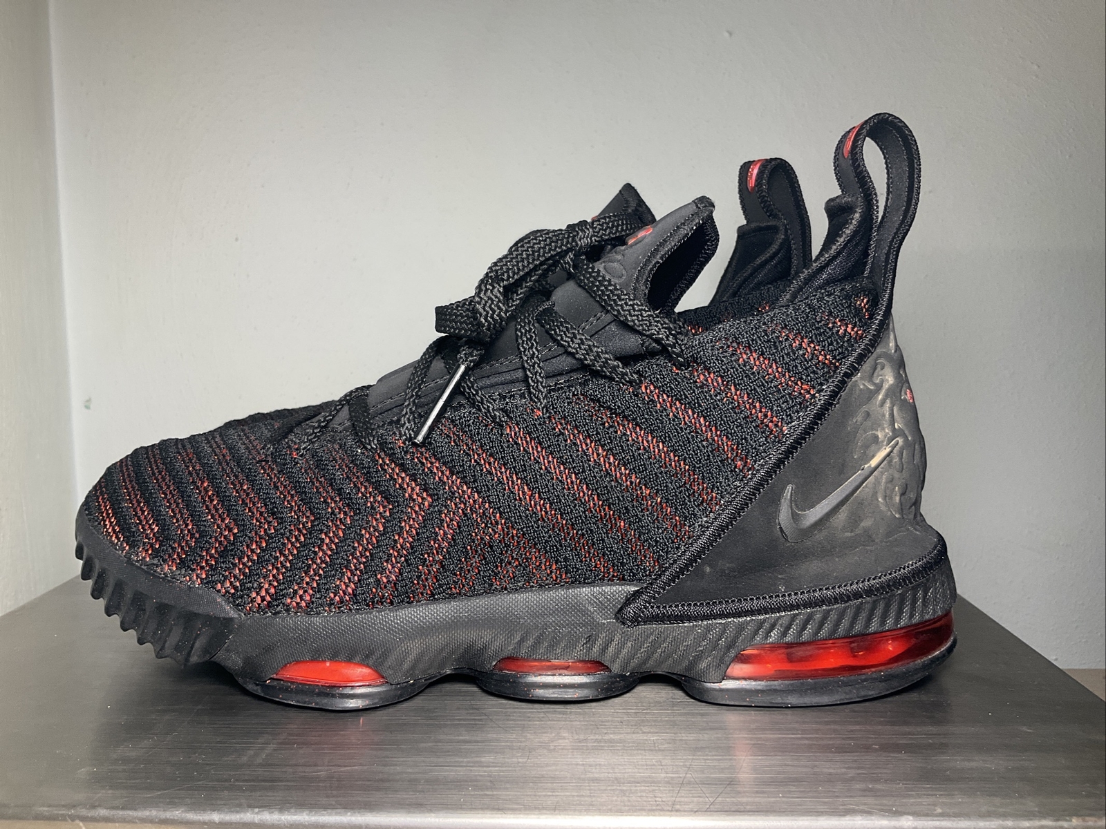 lebron james 16 bred