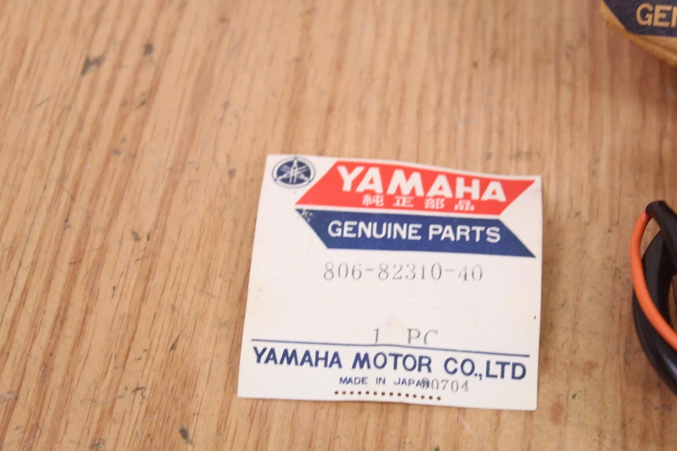 НОВАЯ ИЗ СТАРЫХ ЗАПАСОВ ОРИГИНАЛЬНАЯ КАТУШКА ЗАЖИГАНИЯ YAMAHA В СБОРЕ. SL338 SS338 SS396 SL396 GT80 PT#806-82310-40 - Изображение 3 из 4