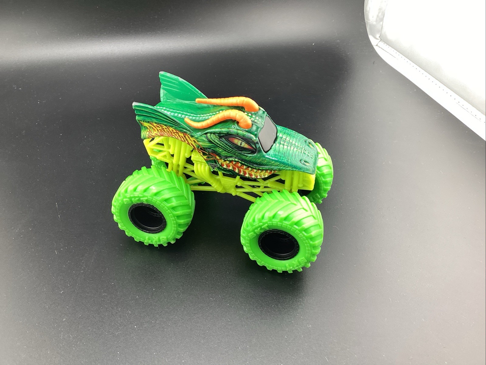 Hot Wheels Monster Jam Official Dragon Monster Truck Diecast Vehicle 1 24 Scale