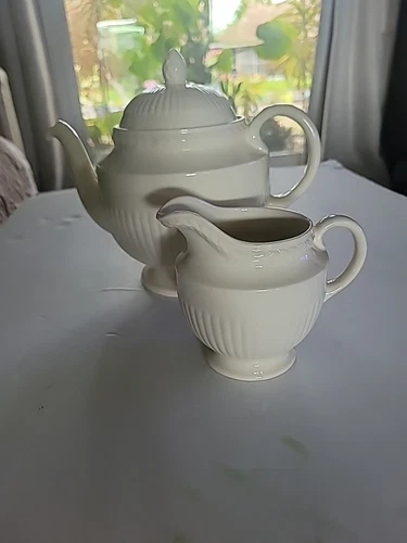 Vtg Wedgwood Edme Teapot And Creamer Queensware Green Mark