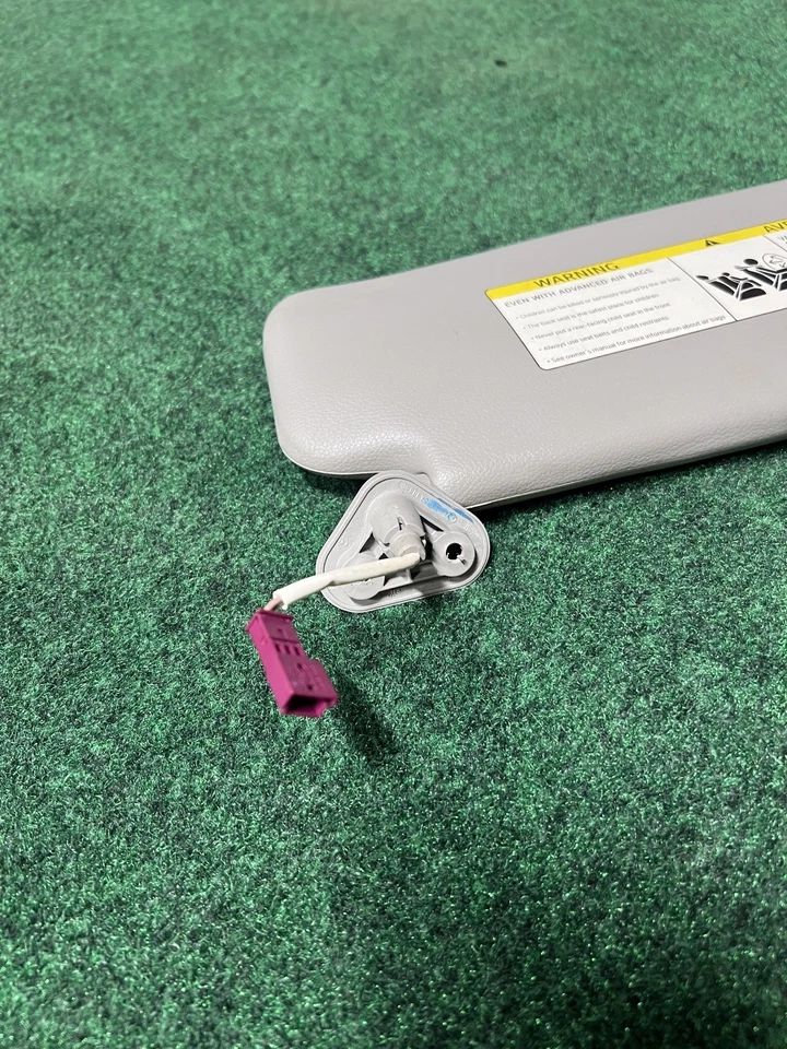 Комплект из пары серых солнцезащитных козырьков для передней левой и правой стороны 2007-2012 BMW 328i в сборе от оригинального производителя - Изображение 3 из 4