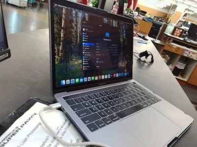 Apple MacBook Pro 13.3'' 256GB SSD 8GB RAM Laptop Gray MXK32LL/A