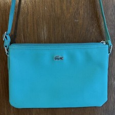 borsa crossover piatta lacoste teal pvc con passamanerie in pelle