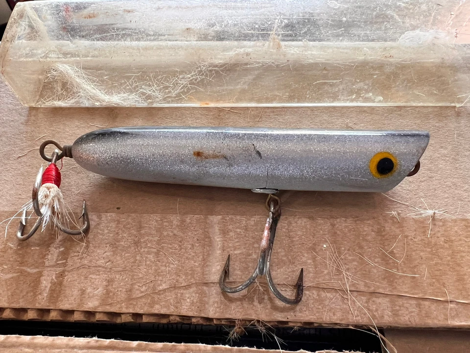 "Señuelo vintage de algodón Cordell plateado/negro 5"" Rattlin Topwater y debajo" Foto 4 de 4