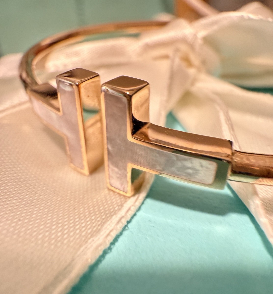 Auth Tiffany & Co 18k Gold Mother Pearl T Square Wire Cuff
