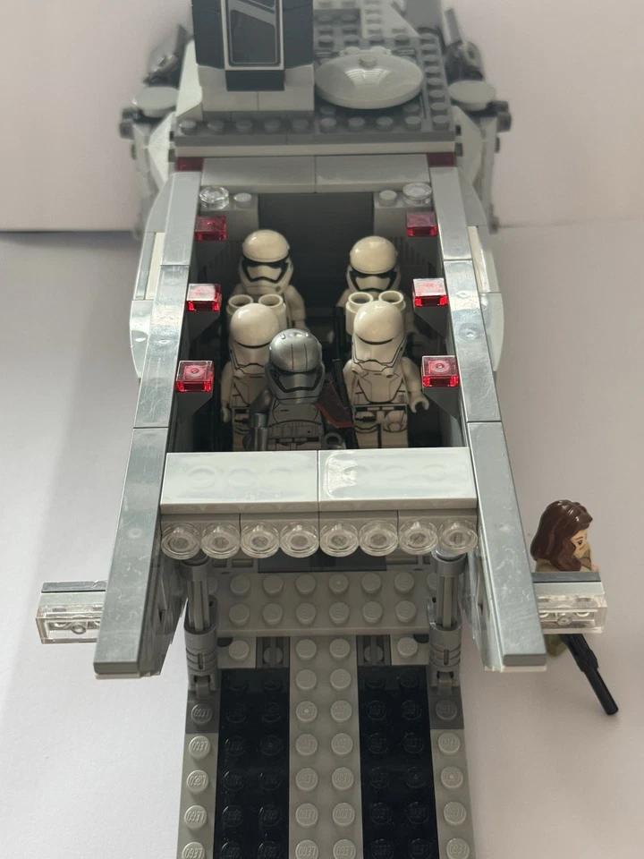 LEGO Star Wars: First Order Transporter (75103) - Bild 4 von 4