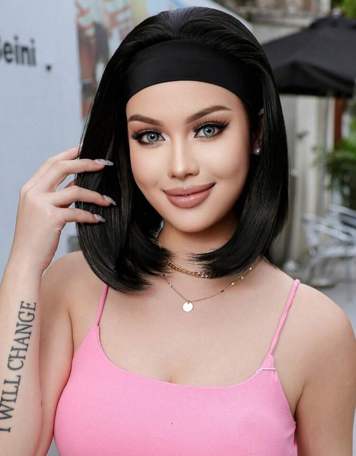 Wig Lisse Femme Noir 35cm : perruque synthétique à bandeau avec 4 bonnets